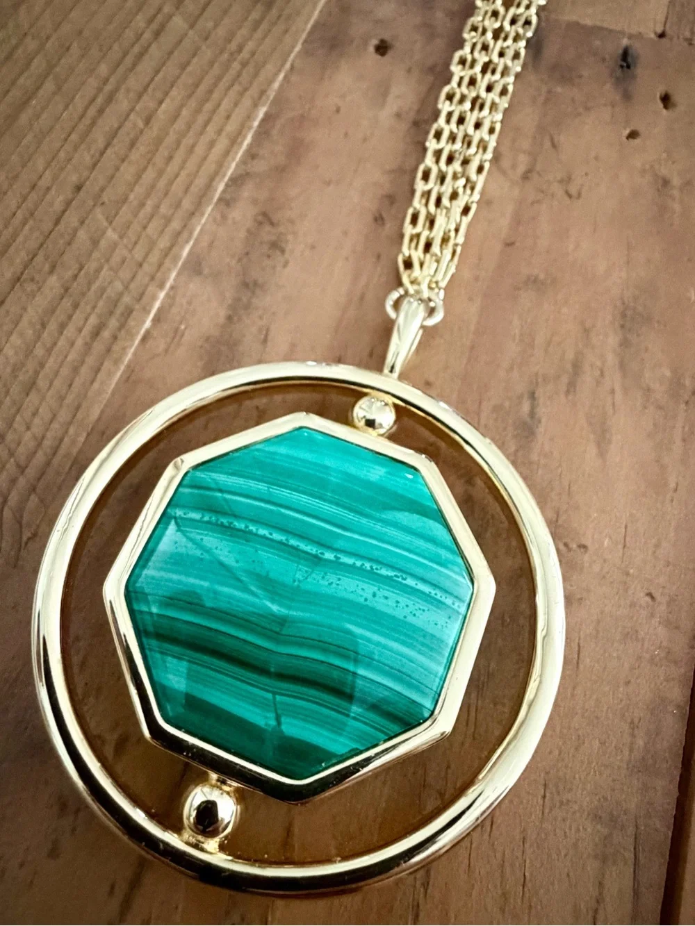 CONNIE CRAIG CARROLL “JONES GOLD-PLATED REVERSIBLE CABOCHON PENDANT NECKLACE